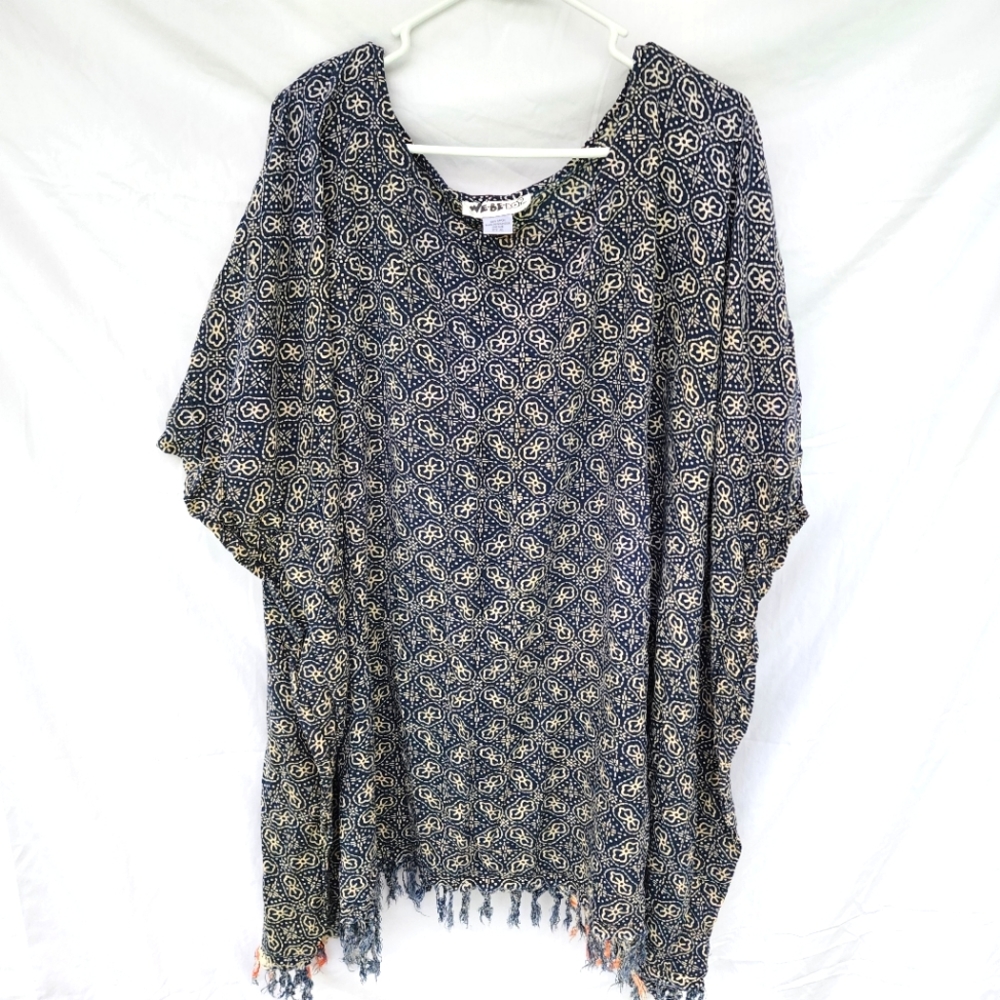 WeBeBop Tunic Navy & Cream colored scoop neck,Rayon one size